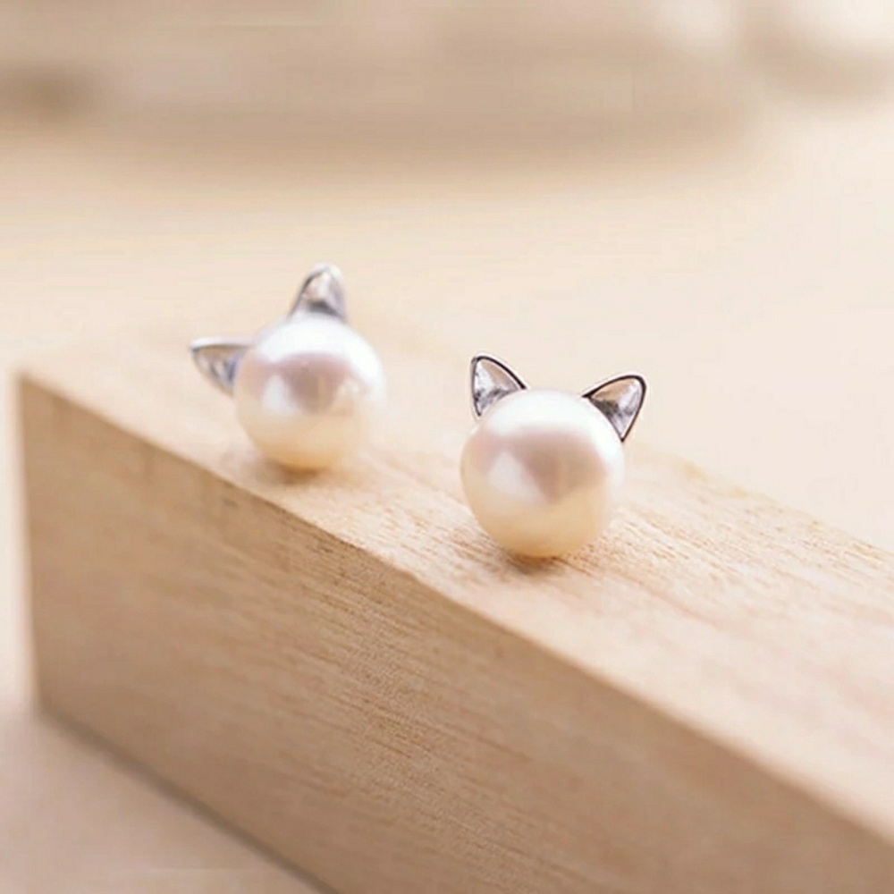 Pearl Cat Earrings - Picture 2 of 4